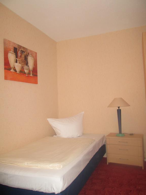 Gruener Baum Nuernberg Brunn Hotel ภายนอก รูปภาพ
