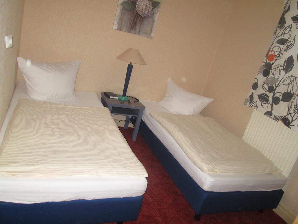 Gruener Baum Nuernberg Brunn Hotel ภายนอก รูปภาพ